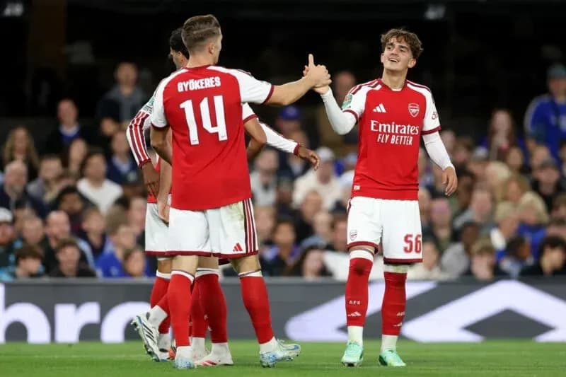 Jugadores de Arsenal celebrando tras un gol Jugadores de Arsenal celebrando tras un gol