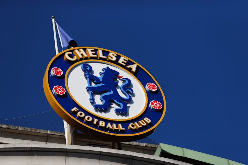 Logotipo del Chelsea Football Club en edificio Logotipo del Chelsea Football Club en edificio
