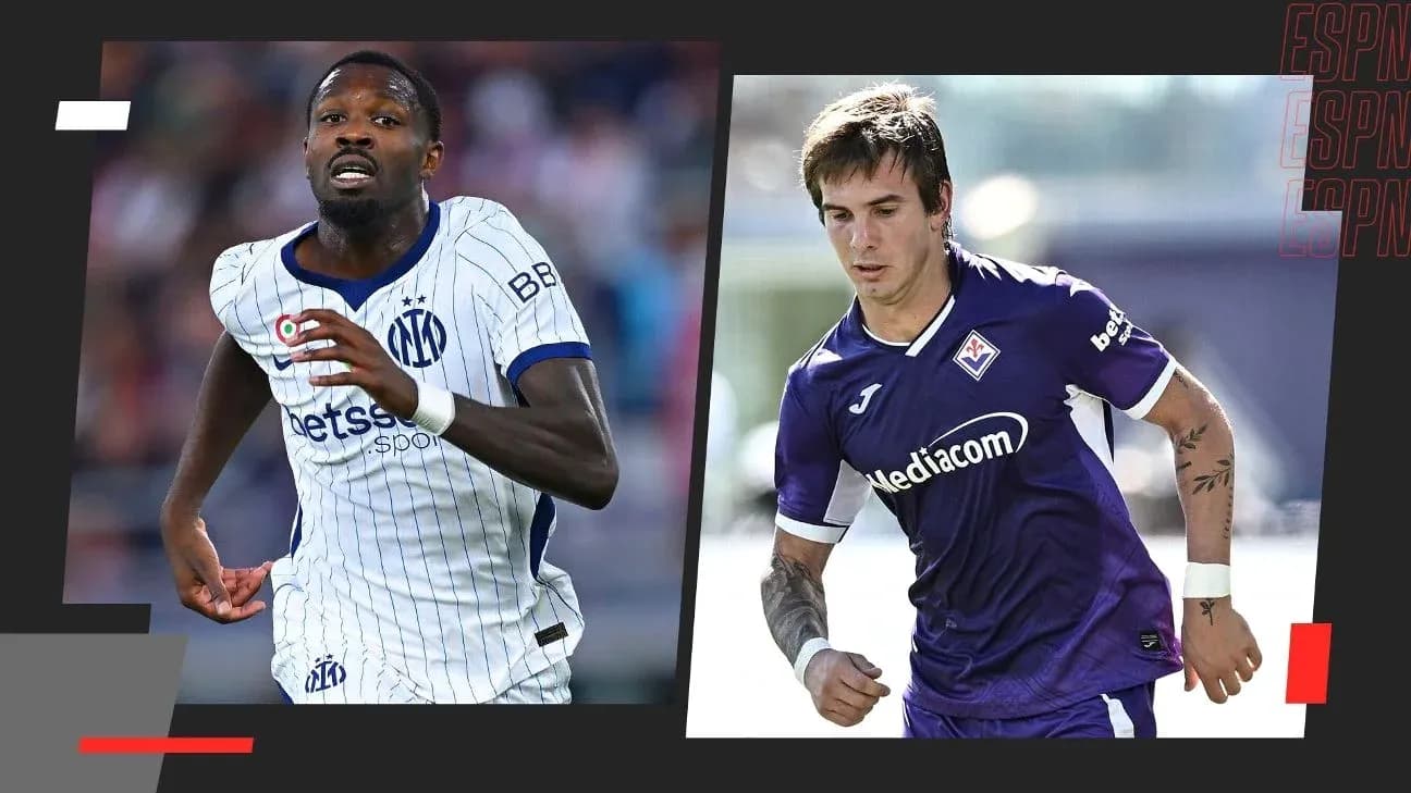 Jugadores de Inter y Fiorentina en acción Jugadores de Inter y Fiorentina en acción