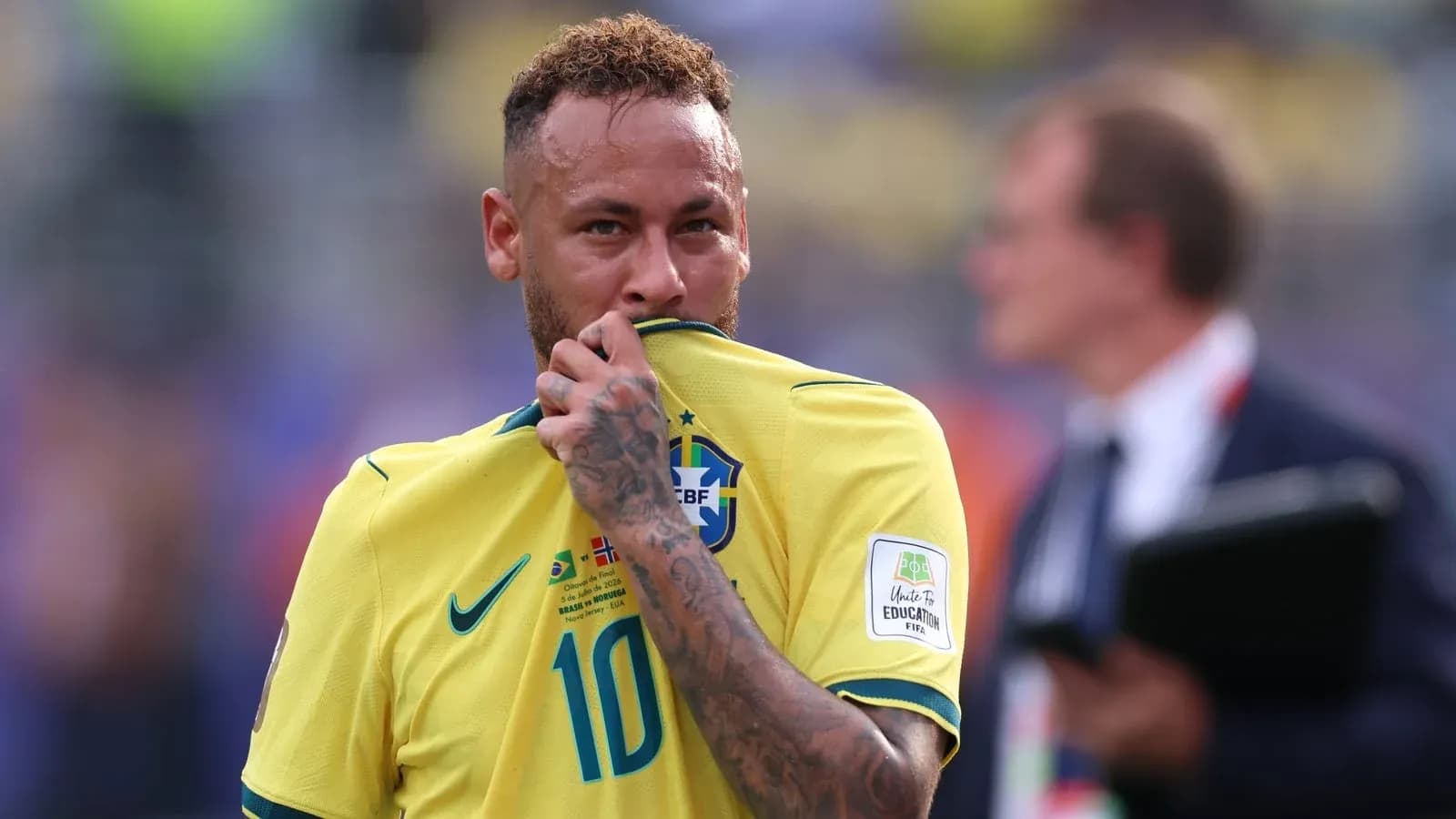 Jugador de Brasil con camiseta amarilla durante partido Jugador de Brasil con camiseta amarilla durante partido