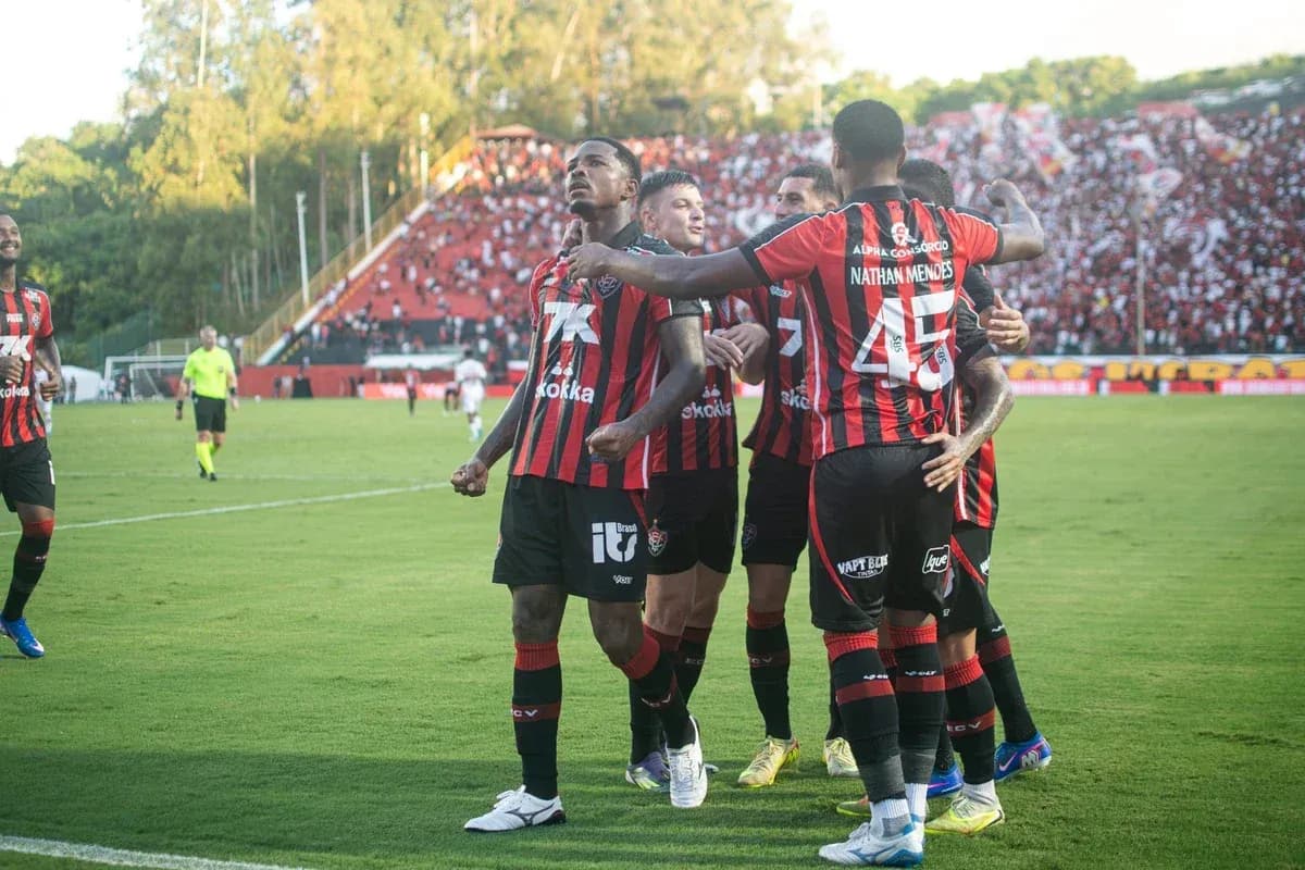 Jugadores de Vitoria celebrando un gol Jugadores de Vitoria celebrando un gol