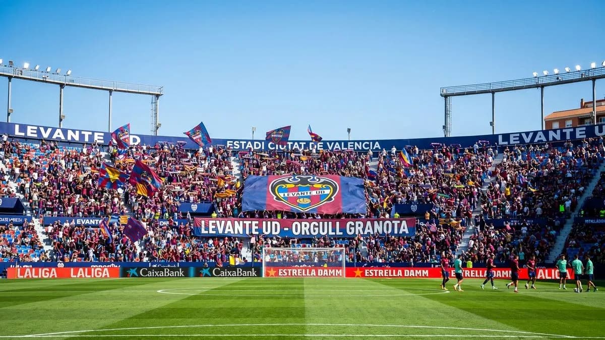 Aficionados de Levante en el estadio Aficionados de Levante en el estadio