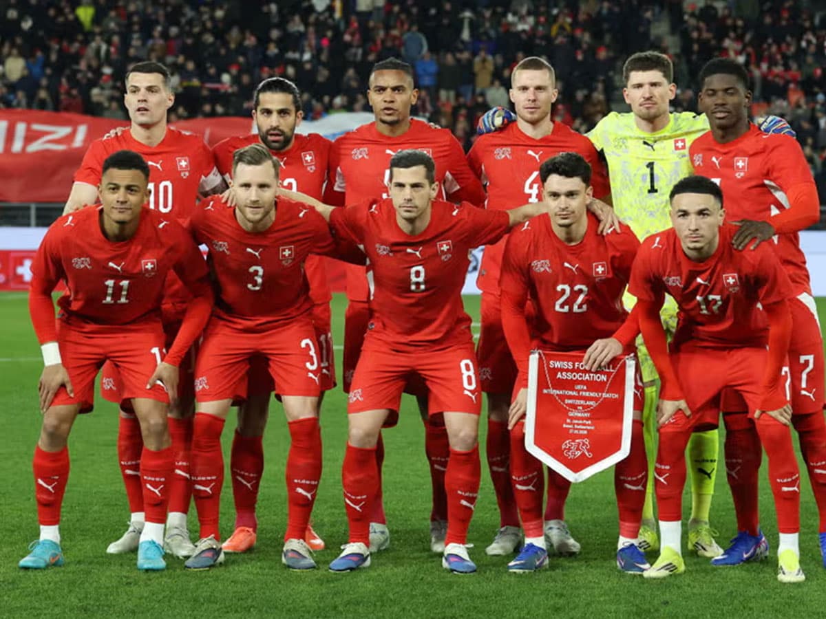 Equipo de fútbol de Suiza posando para la foto Equipo de fútbol de Suiza posando para la foto