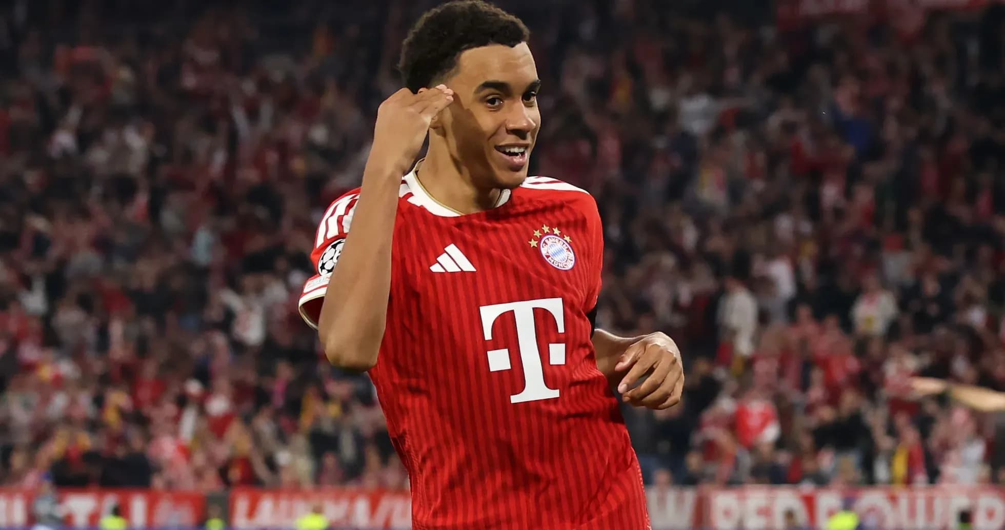 Jugador de Bayern celebrando un gol en el estadio Jugador de Bayern celebrando un gol en el estadio