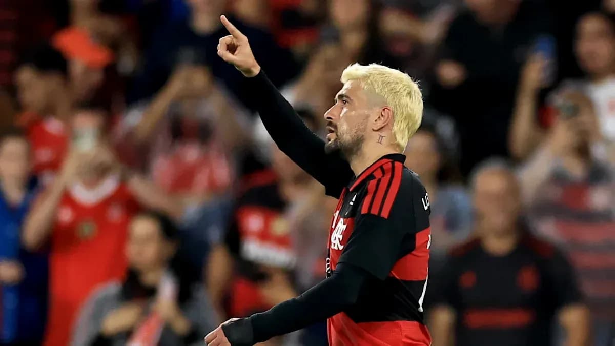 Jugador de Flamengo celebra un gol Jugador de Flamengo celebra un gol