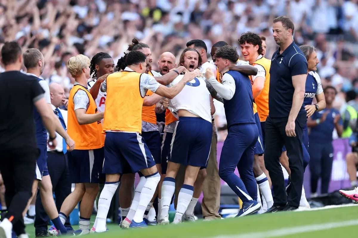 Celebración de los jugadores del Tottenham Celebración de los jugadores del Tottenham