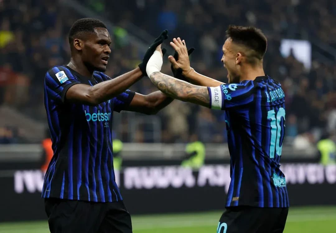 Jugadores de Inter celebrando un gol Jugadores de Inter celebrando un gol