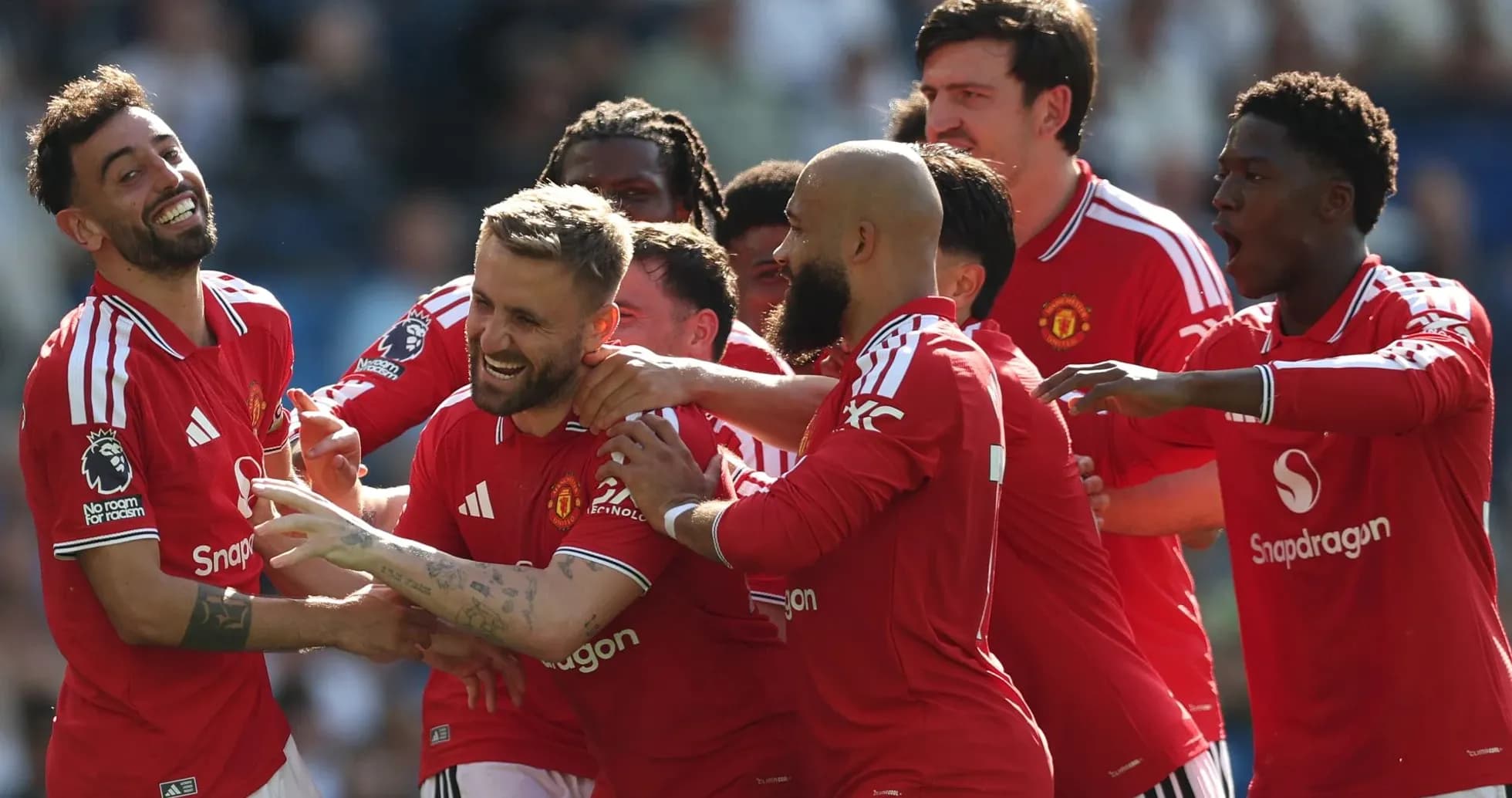 Jugadores de Manchester United celebrando un gol Jugadores de Manchester United celebrando un gol