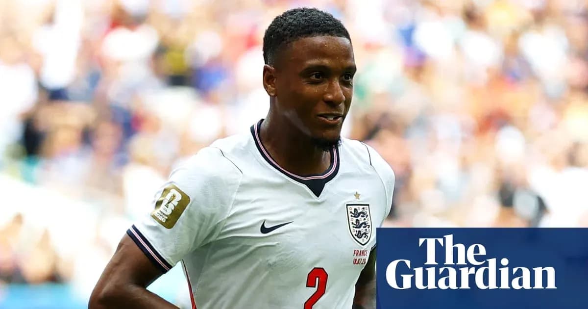 Jugador de Inglaterra sonriendo en el campo Jugador de Inglaterra sonriendo en el campo