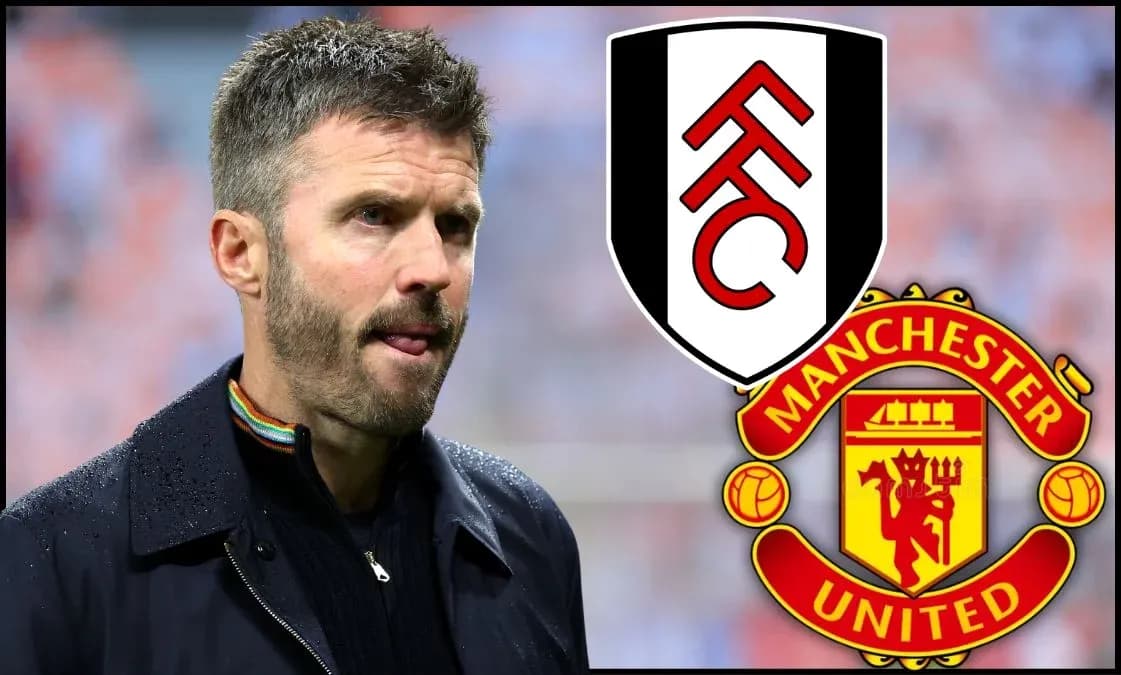 Entrenador de Fulham frente a escudos de Fulham y Manchester United Entrenador de Fulham frente a escudos de Fulham y Manchester United