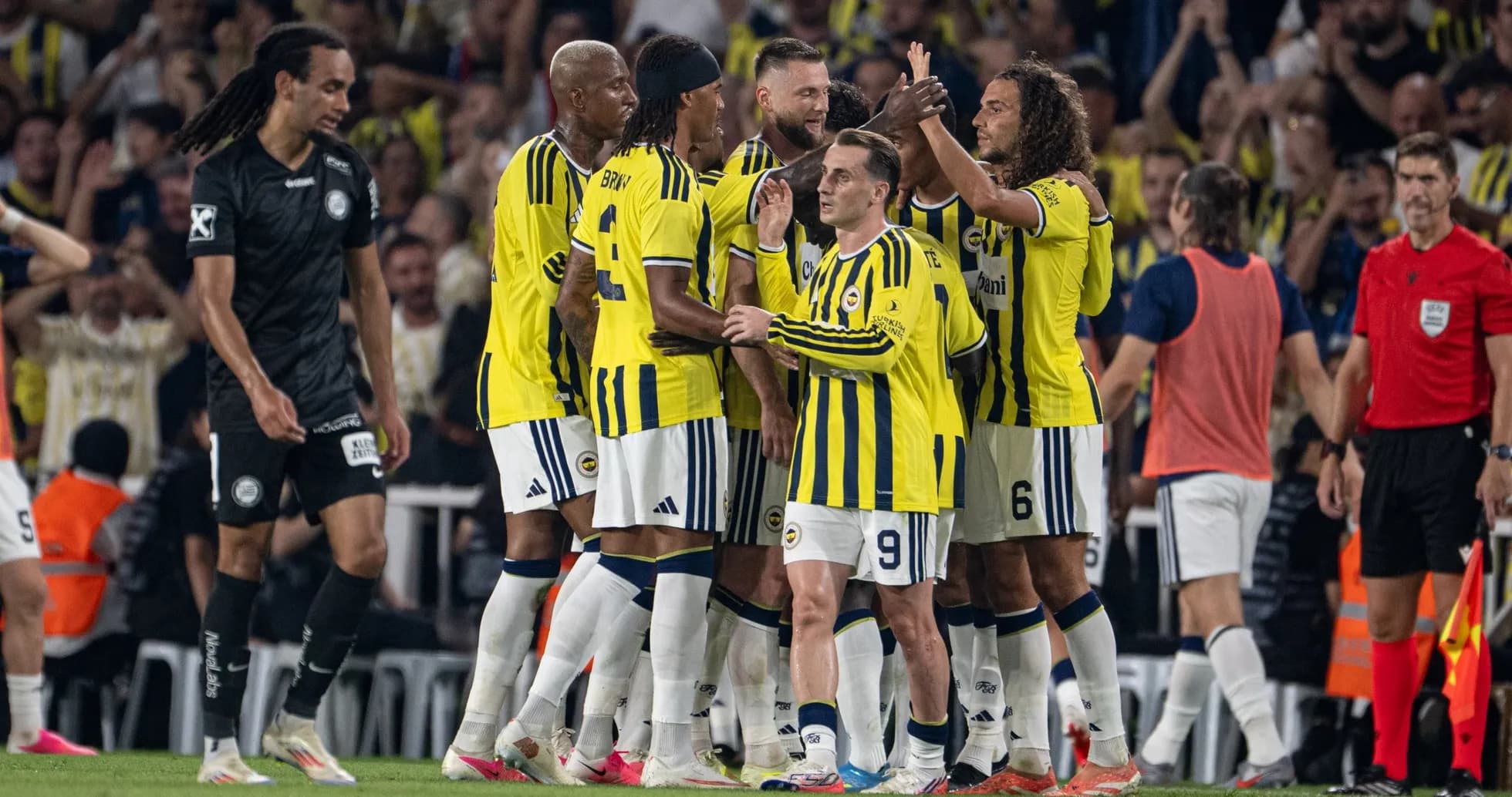 Celebración de Fenerbahçe en el partido Celebración de Fenerbahçe en el partido