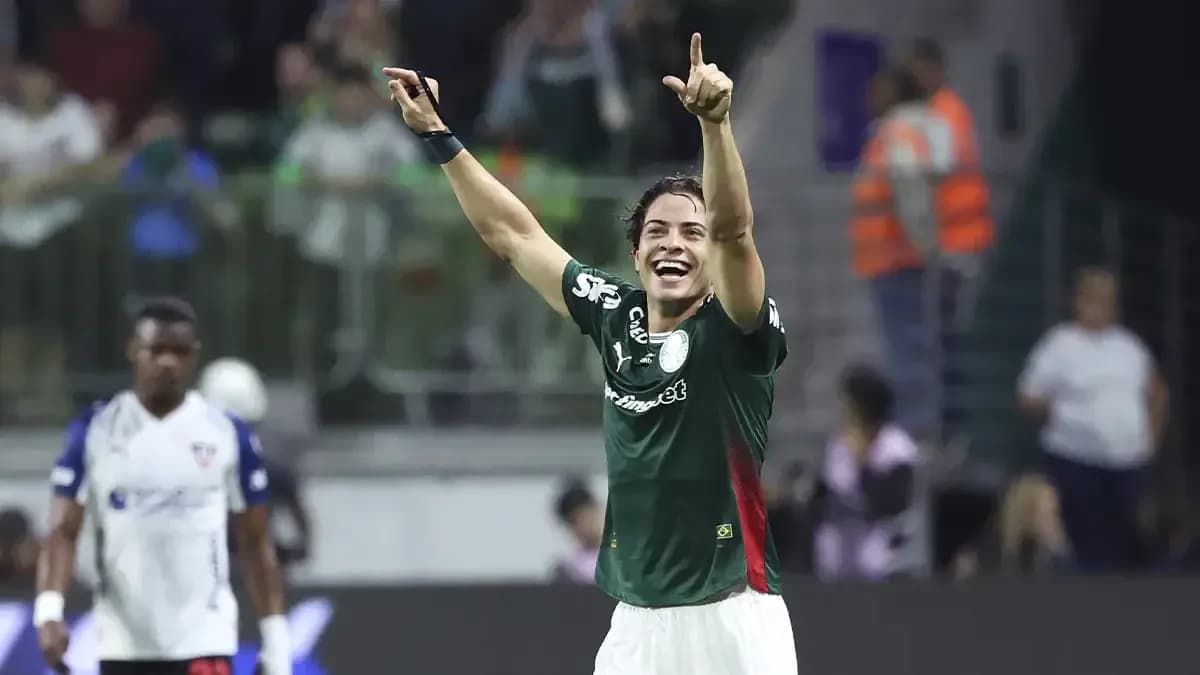 Jugador de Palmeiras celebrando un gol Jugador de Palmeiras celebrando un gol