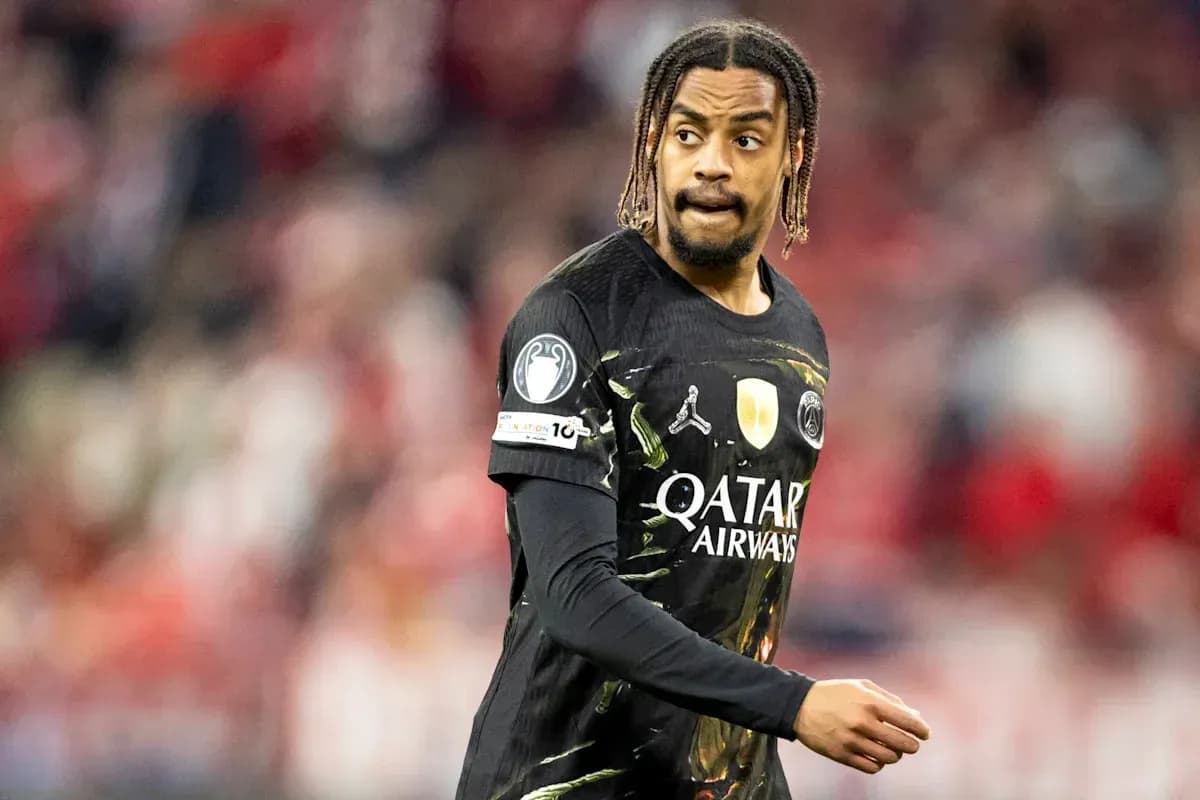 Jugador de PSG en acción durante un partido Jugador de PSG en acción durante un partido