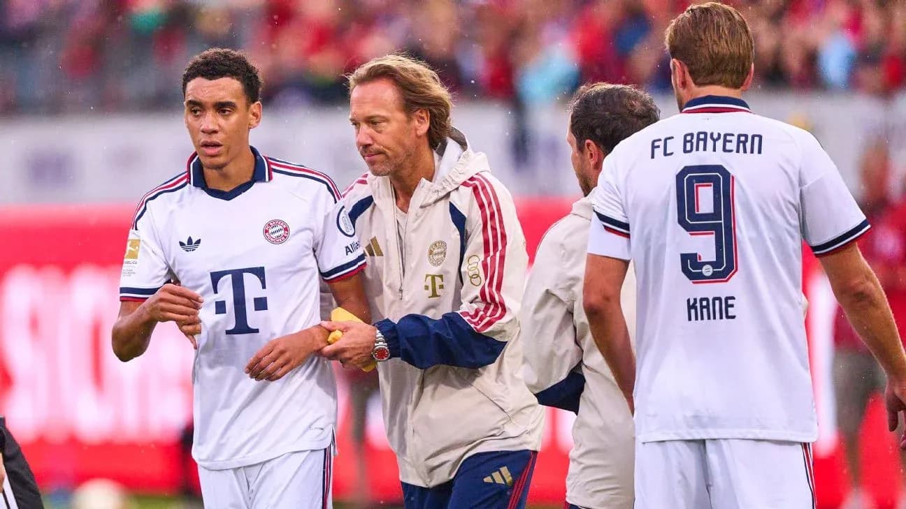 Jugadores de Bayern Múnich en la banda durante partido Jugadores de Bayern Múnich en la banda durante partido