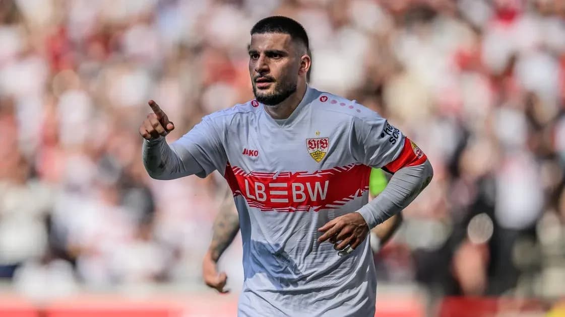 Jugador de Stuttgart señalando durante el partido Jugador de Stuttgart señalando durante el partido