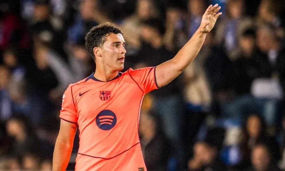 Jugador del Barcelona saludando durante el partido Jugador del Barcelona saludando durante el partido