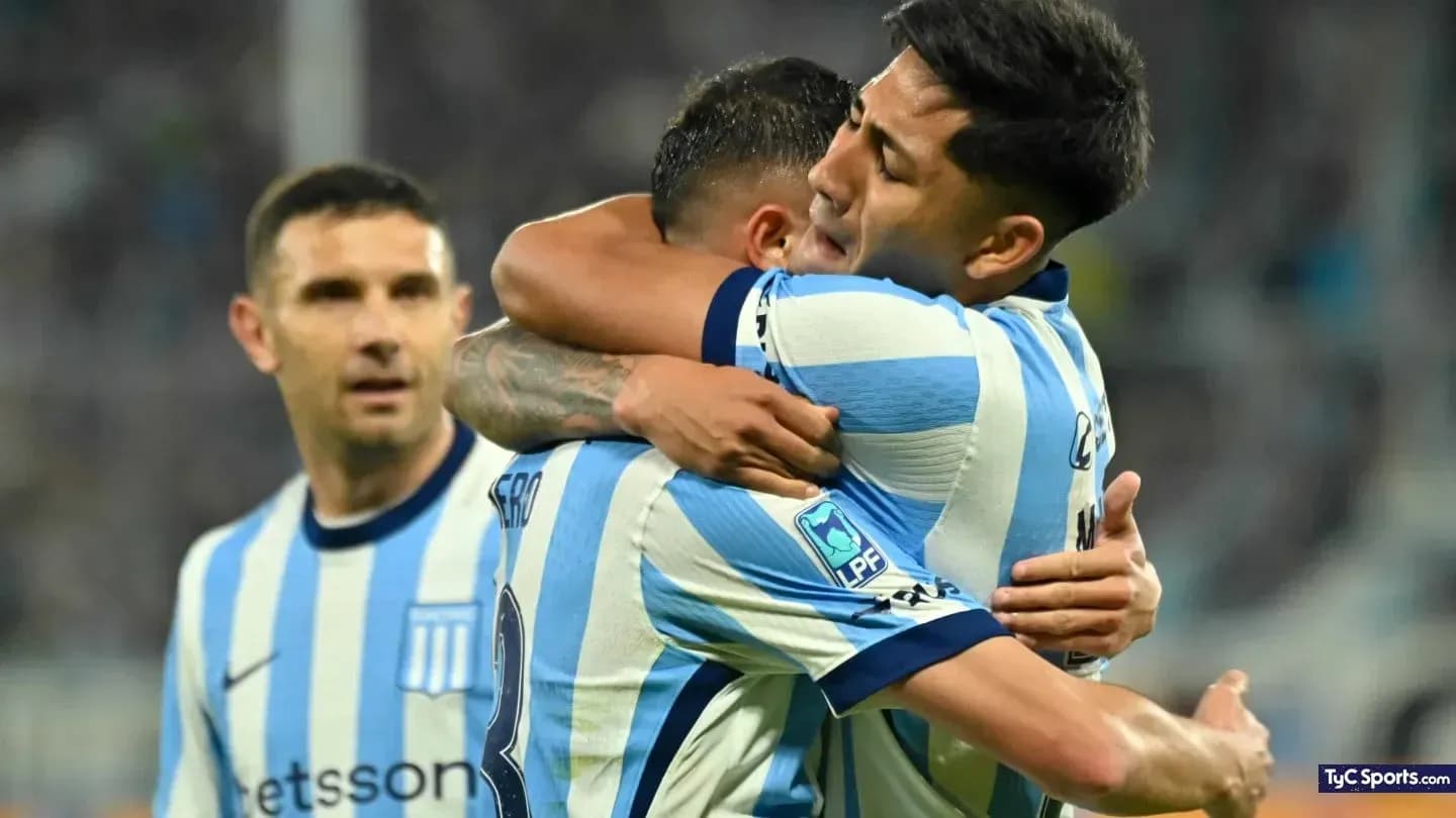 Jugadores de Racing Club celebrando un gol Jugadores de Racing Club celebrando un gol