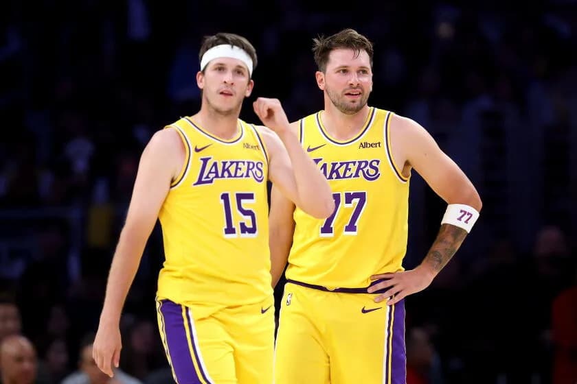 Luka Doncic y Austin Reaves muestran su conexión en la victoria de pretemporada de los Lakers Luka Doncic y Austin Reaves muestran su conexión en la victoria de pretemporada de los Lakers