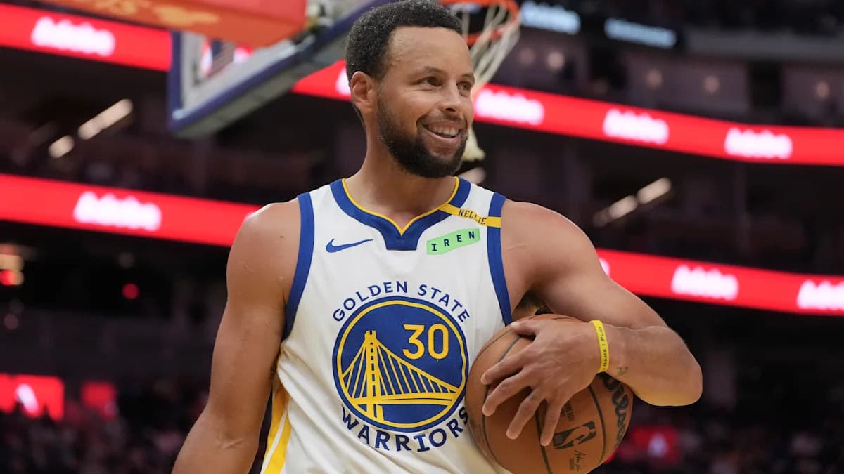 Stephen Curry se recupera tras lesión en el tobillo y jugará contra los Lakers en la apertura de la temporada Stephen Curry se recupera tras lesión en el tobillo y jugará contra los Lakers en la apertura de la temporada