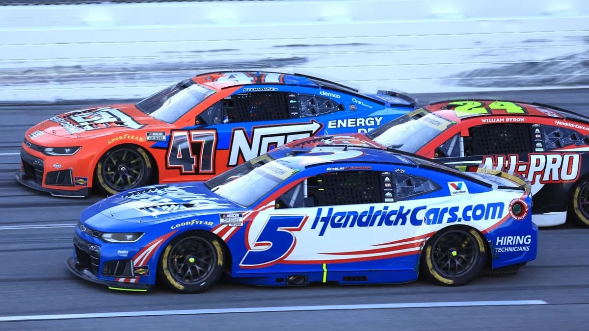 NASCAR advierte a casi todos los pilotos en Talladega por no mantener la velocidad mínima NASCAR advierte a casi todos los pilotos en Talladega por no mantener la velocidad mínima