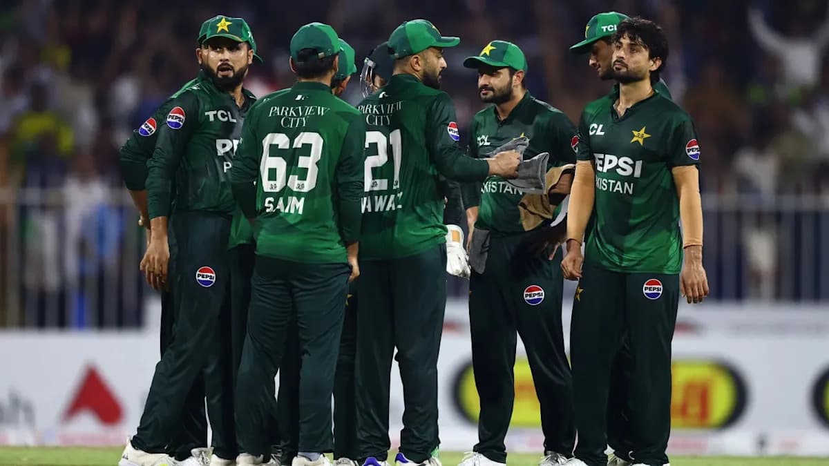Faheem Ashraf realiza atrapada espectacular para salvar a Saad Baig en Rawalpindi Faheem Ashraf realiza atrapada espectacular para salvar a Saad Baig en Rawalpindi