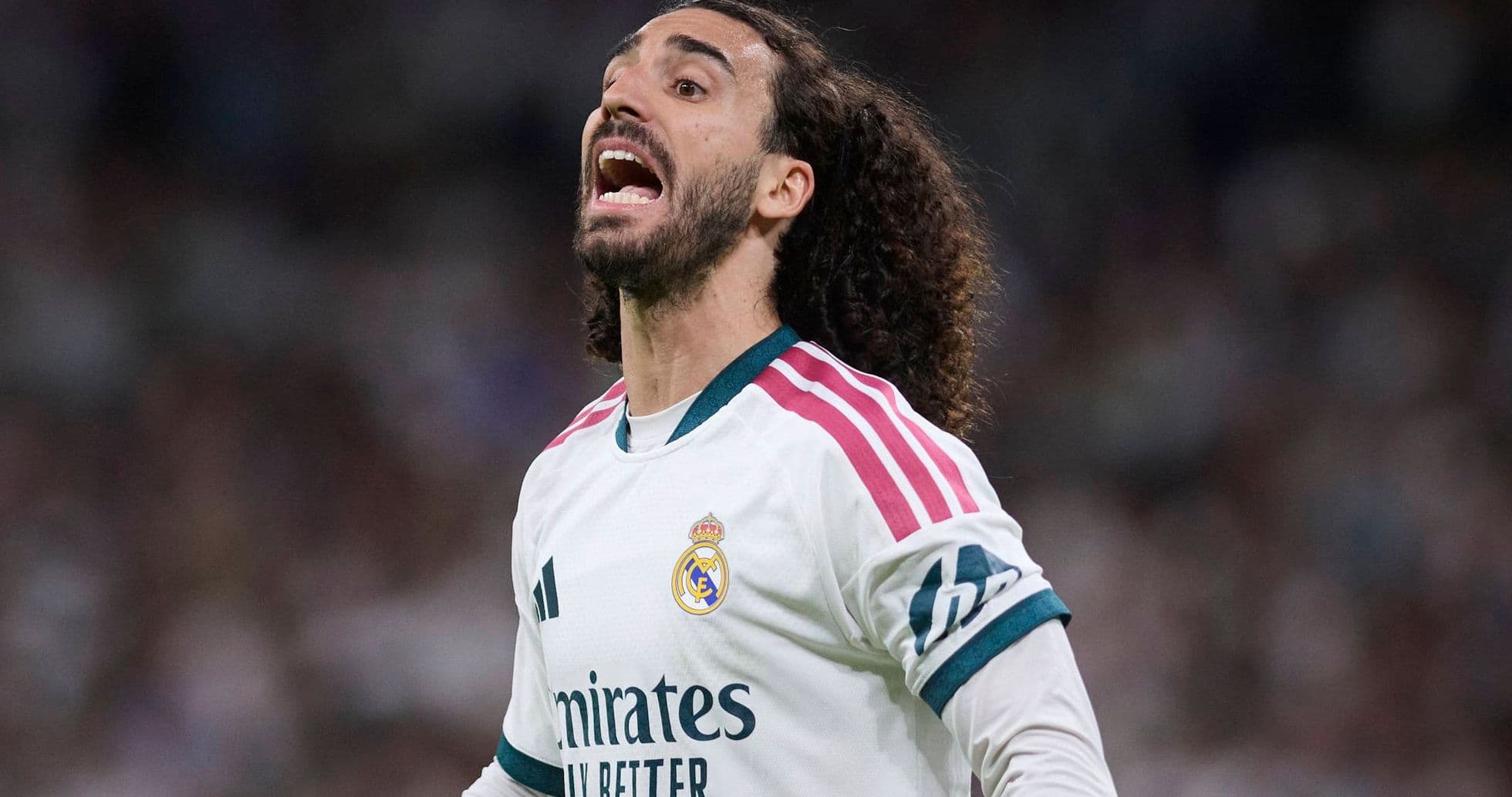 Marc Cucurella confronta al árbitro tras la expulsión de Vinicius Jr en victoria ajustada del Real Madrid sobre Villarreal Marc Cucurella confronta al árbitro tras la expulsión de Vinicius Jr en victoria ajustada del Real Madrid sobre Villarreal