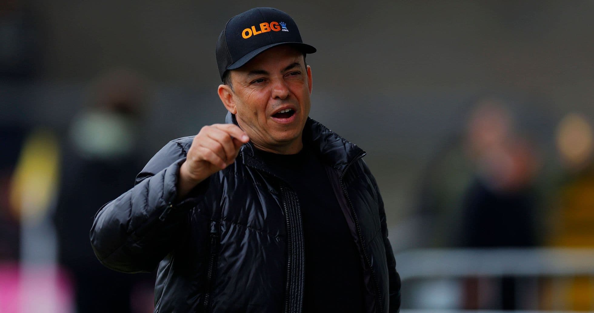 Marc White, entrenador del Dorking Wanderers, se vuelve viral tras una explosiva bronca en el descanso con 38 palabrotas y volcando una mesa dos veces Marc White, entrenador del Dorking Wanderers, se vuelve viral tras una explosiva bronca en el descanso con 38 palabrotas y volcando una mesa dos veces