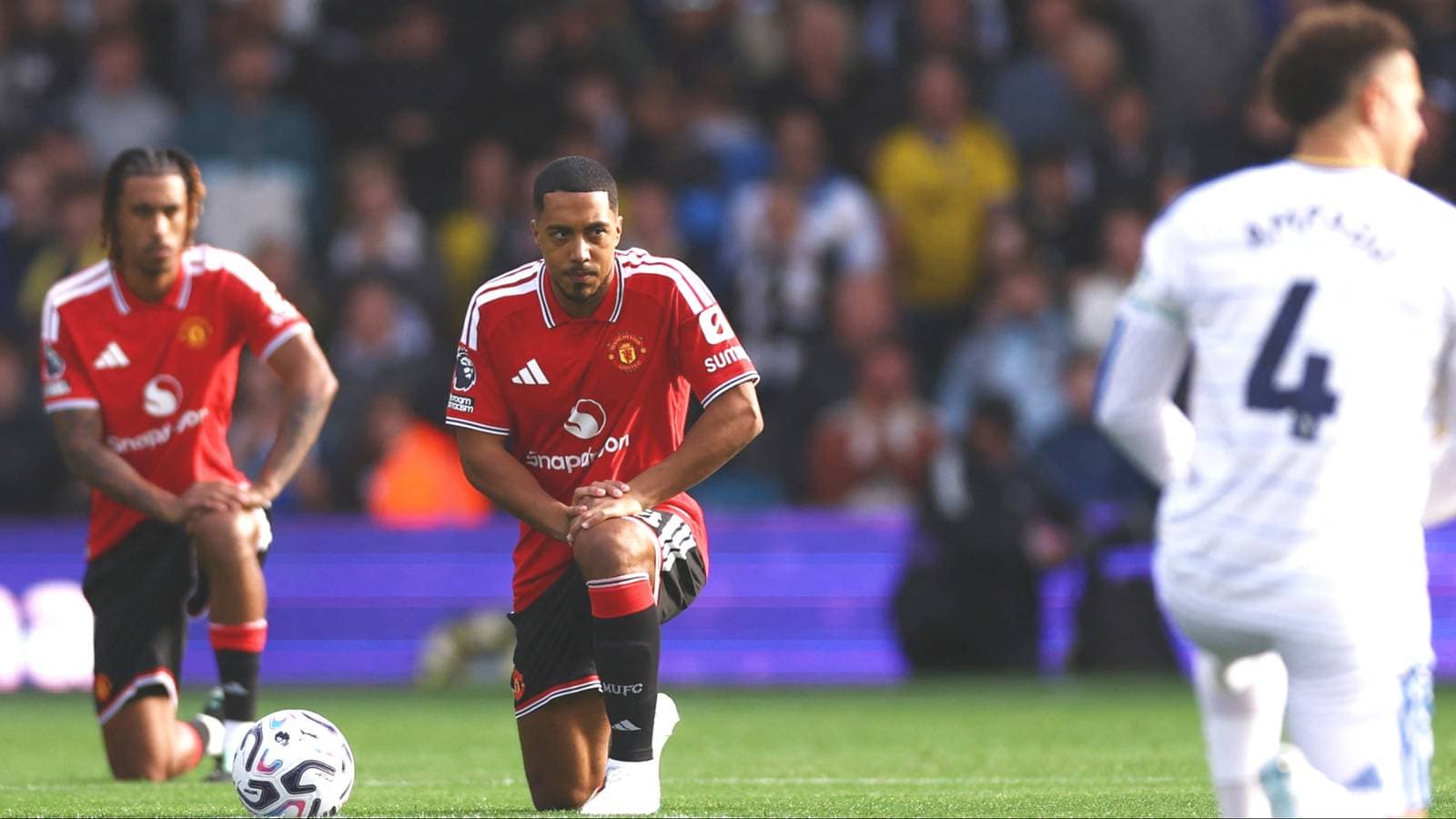 Seis jugadores de la Premier League deciden no arrodillarse antes de sus partidos Seis jugadores de la Premier League deciden no arrodillarse antes de sus partidos